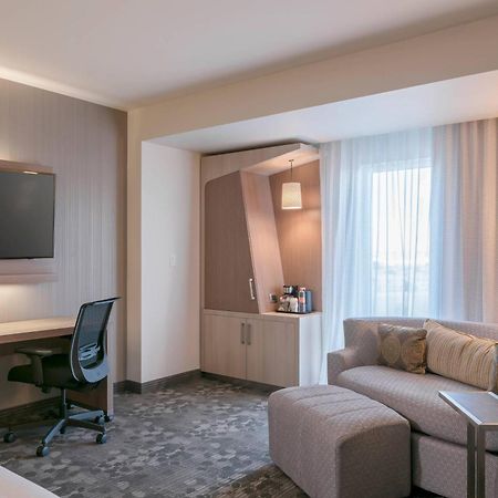 Courtyard By Marriott Ciudad Juarez Hotel Exterior photo