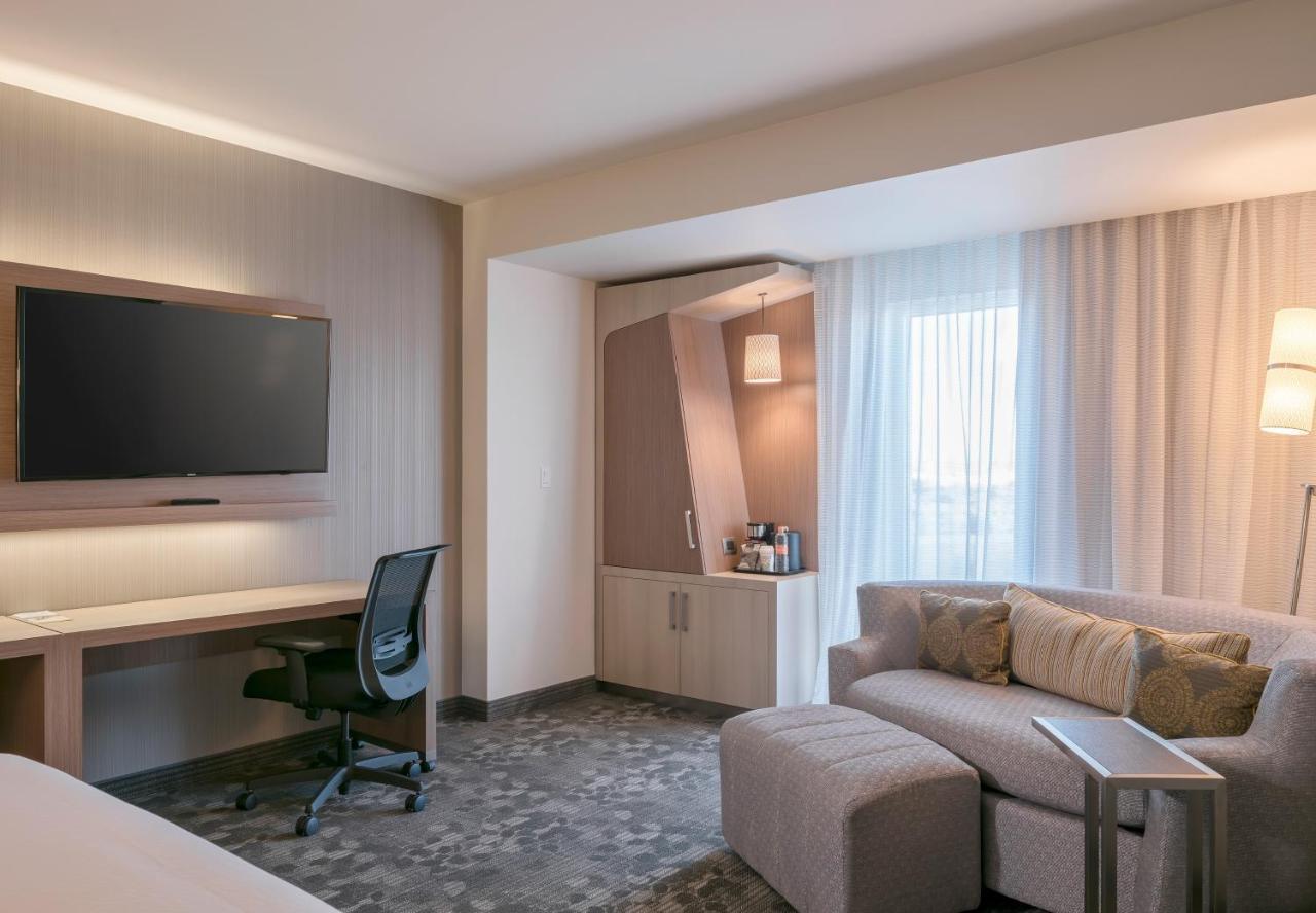 Courtyard By Marriott Ciudad Juarez Hotel Exterior photo