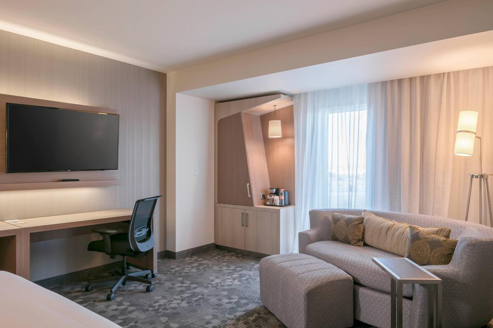Courtyard By Marriott Ciudad Juarez Hotel Exterior photo